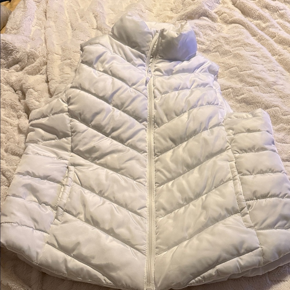 Women’s White Puffer Vest